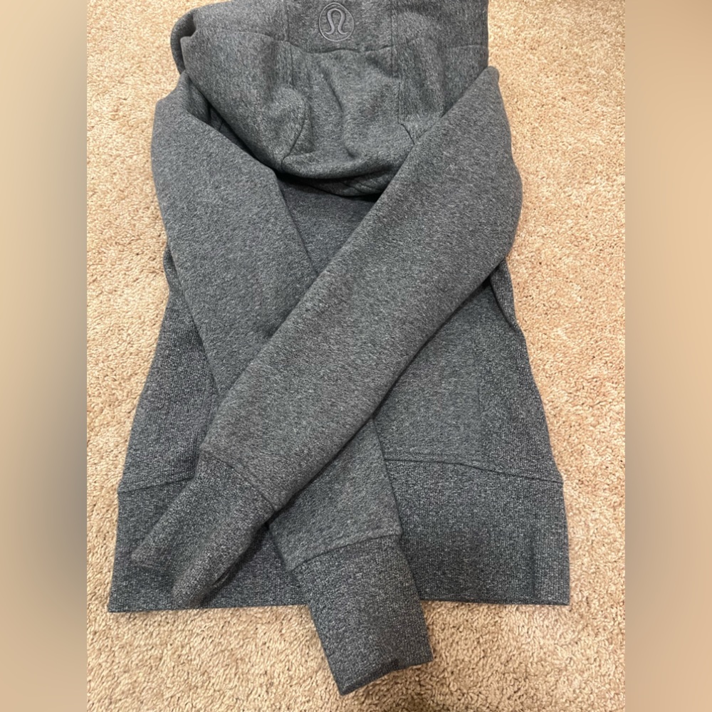 Lululemon Scuba Sweatshirt size 2 - hooded
